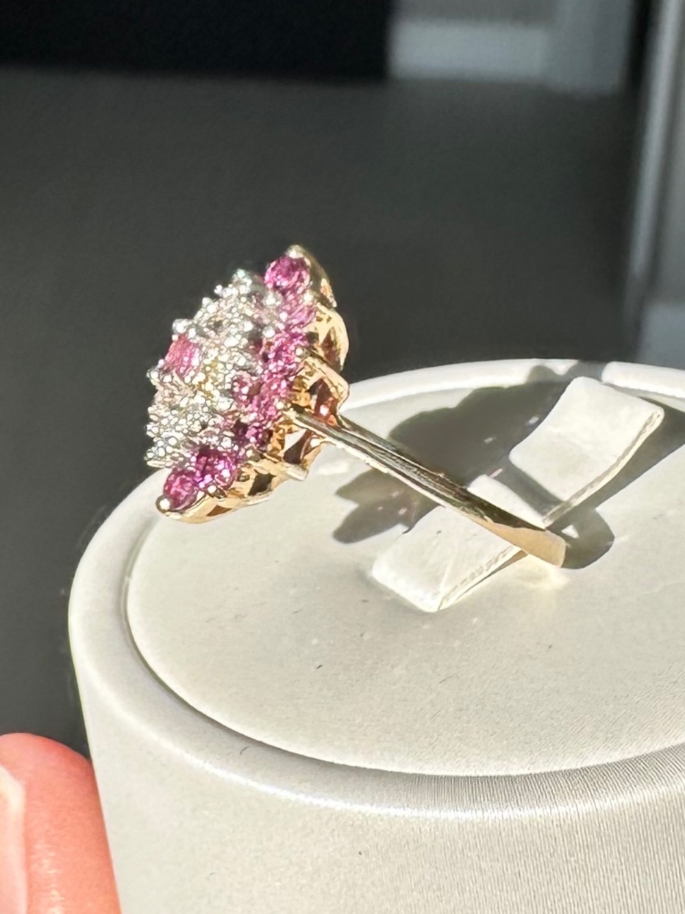 👑 1980s Estate 10k Yellow Gold Natural Ruby Statement Ring ✨ Size 7.75 - Picture 3 of 11